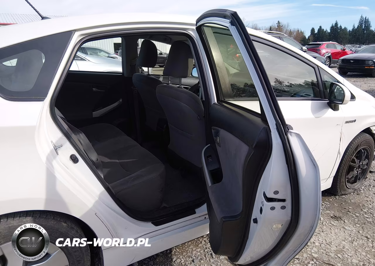 2015 Toyota Prius Two VIN:JTDKN3DU3F1928283 - 8