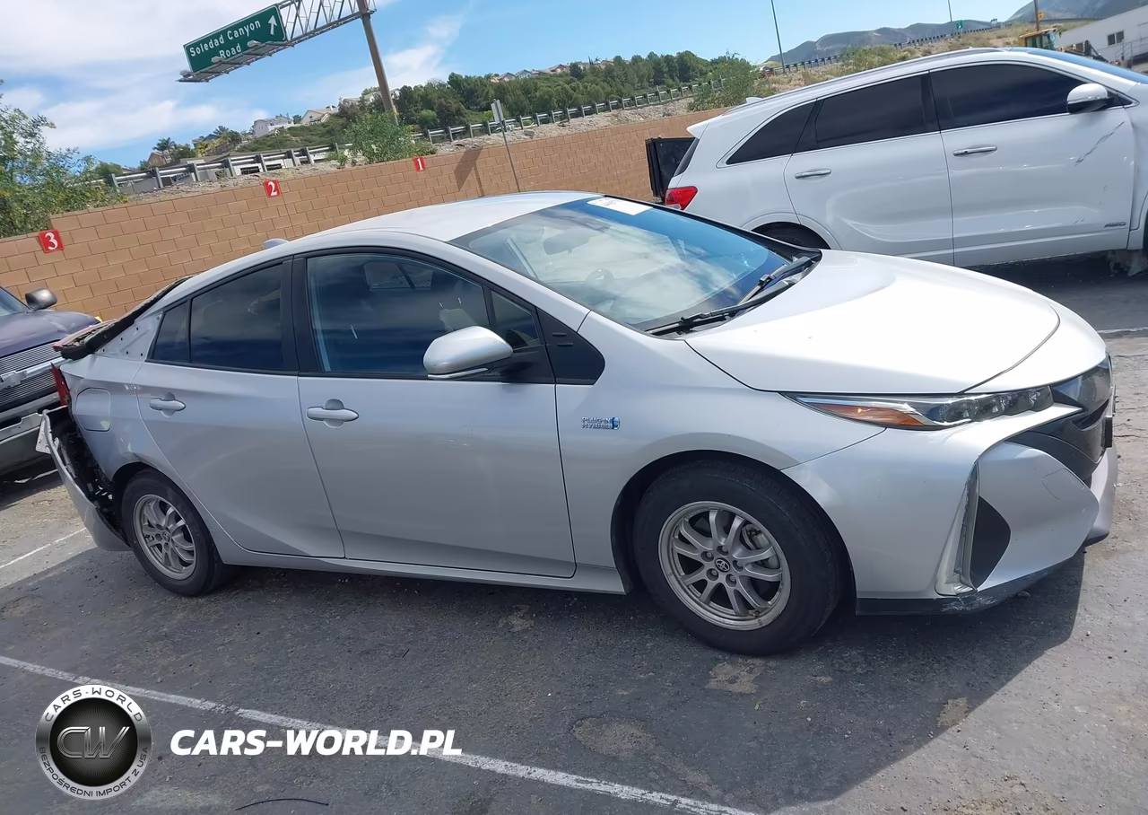 2021 Toyota Prius Prime Le VIN:JTDKAMFP9M3179631 - 14