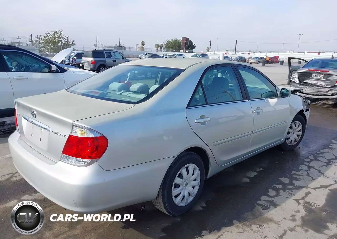 2005 Toyota Camry Le VIN:4T1BE32K25U029022 - 4