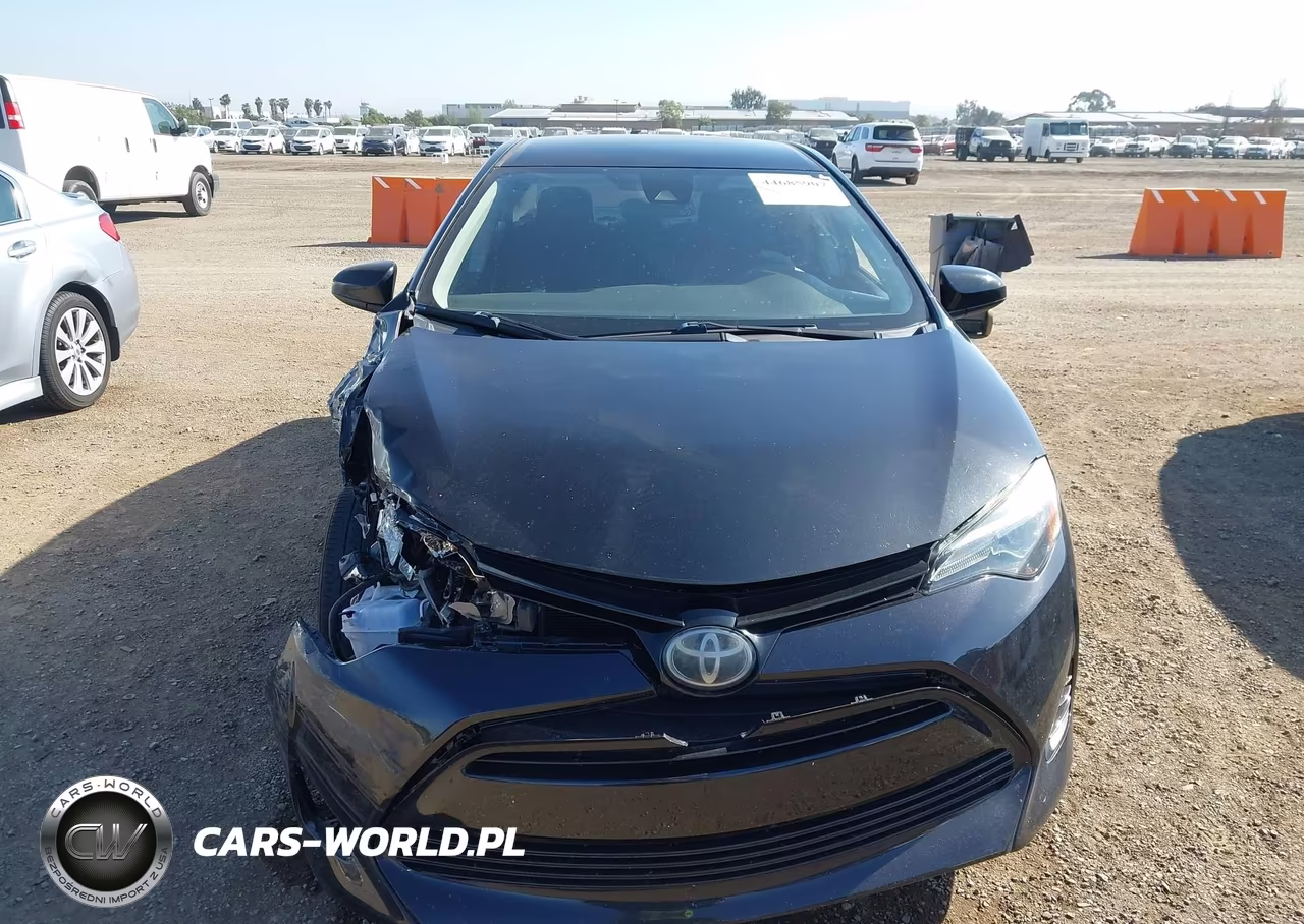 2018 Toyota Corolla Le VIN:5YFBURHE2JP838927 - 12