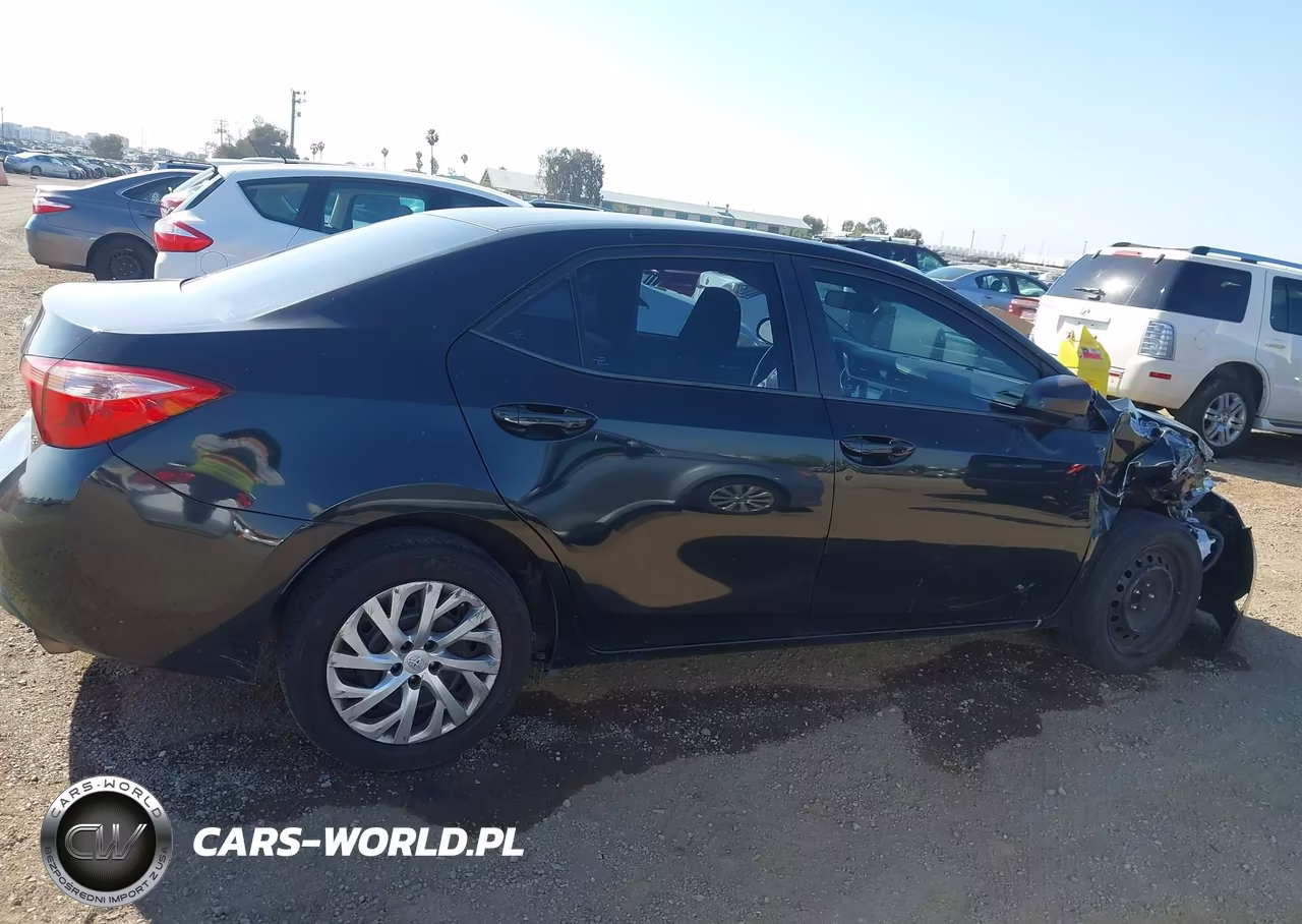 2018 Toyota Corolla Le VIN:5YFBURHE2JP838927 - 13