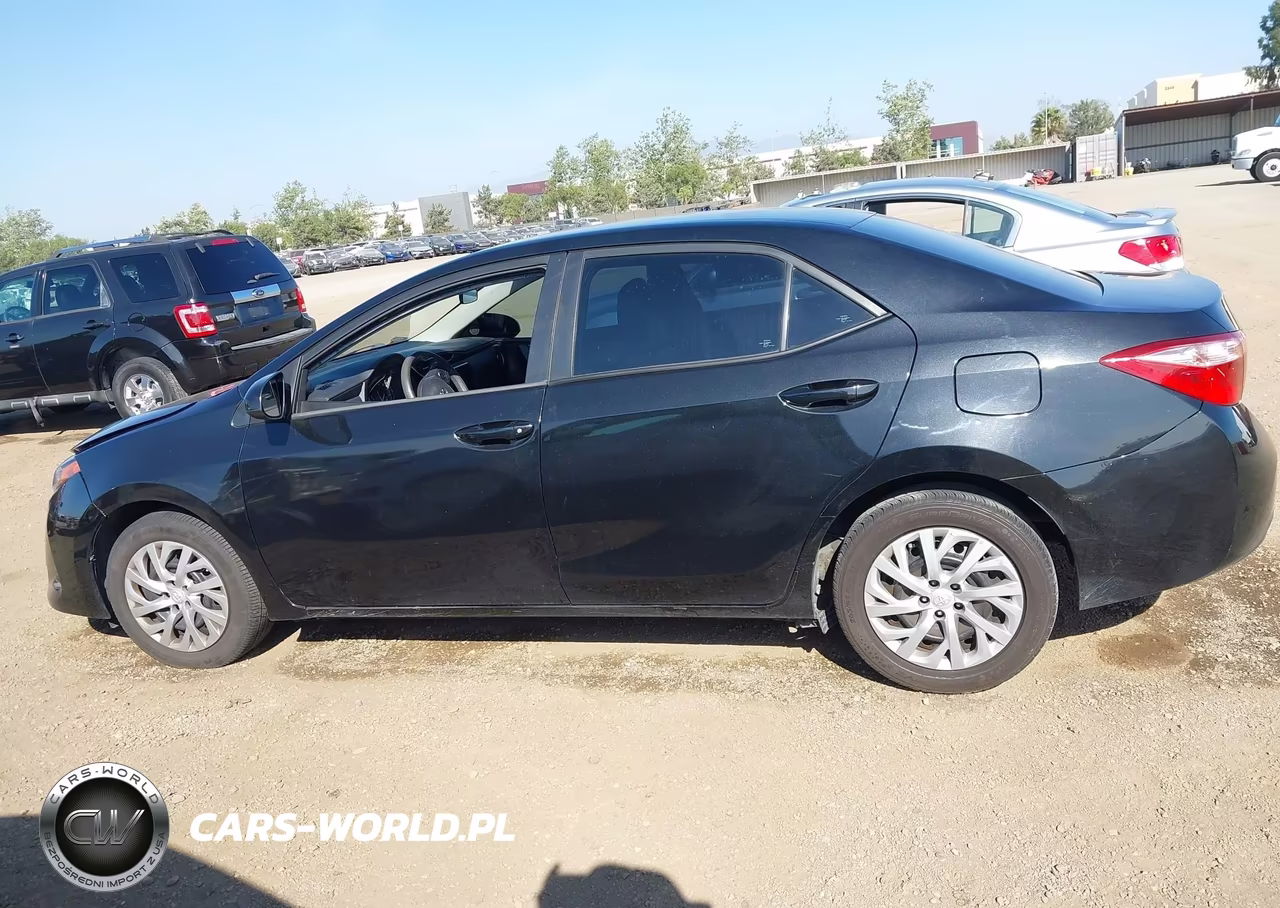 2018 Toyota Corolla Le VIN:5YFBURHE2JP838927 - 14