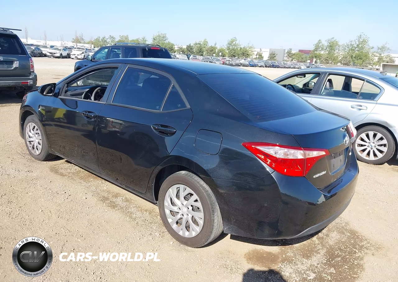 2018 Toyota Corolla Le VIN:5YFBURHE2JP838927 - 3