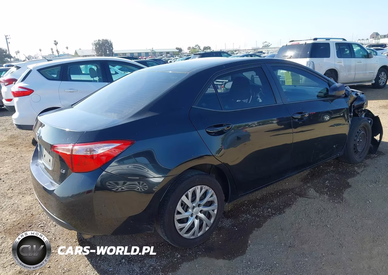 2018 Toyota Corolla Le VIN:5YFBURHE2JP838927 - 4