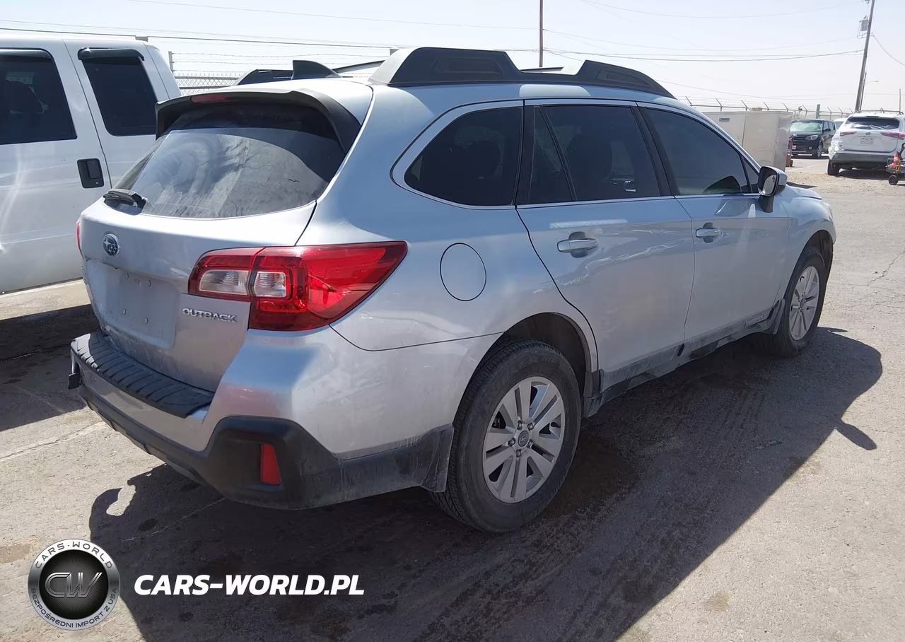 2018 Subaru Outback 2.5I Premium VIN:4S4BSACC4J3353495 - 4