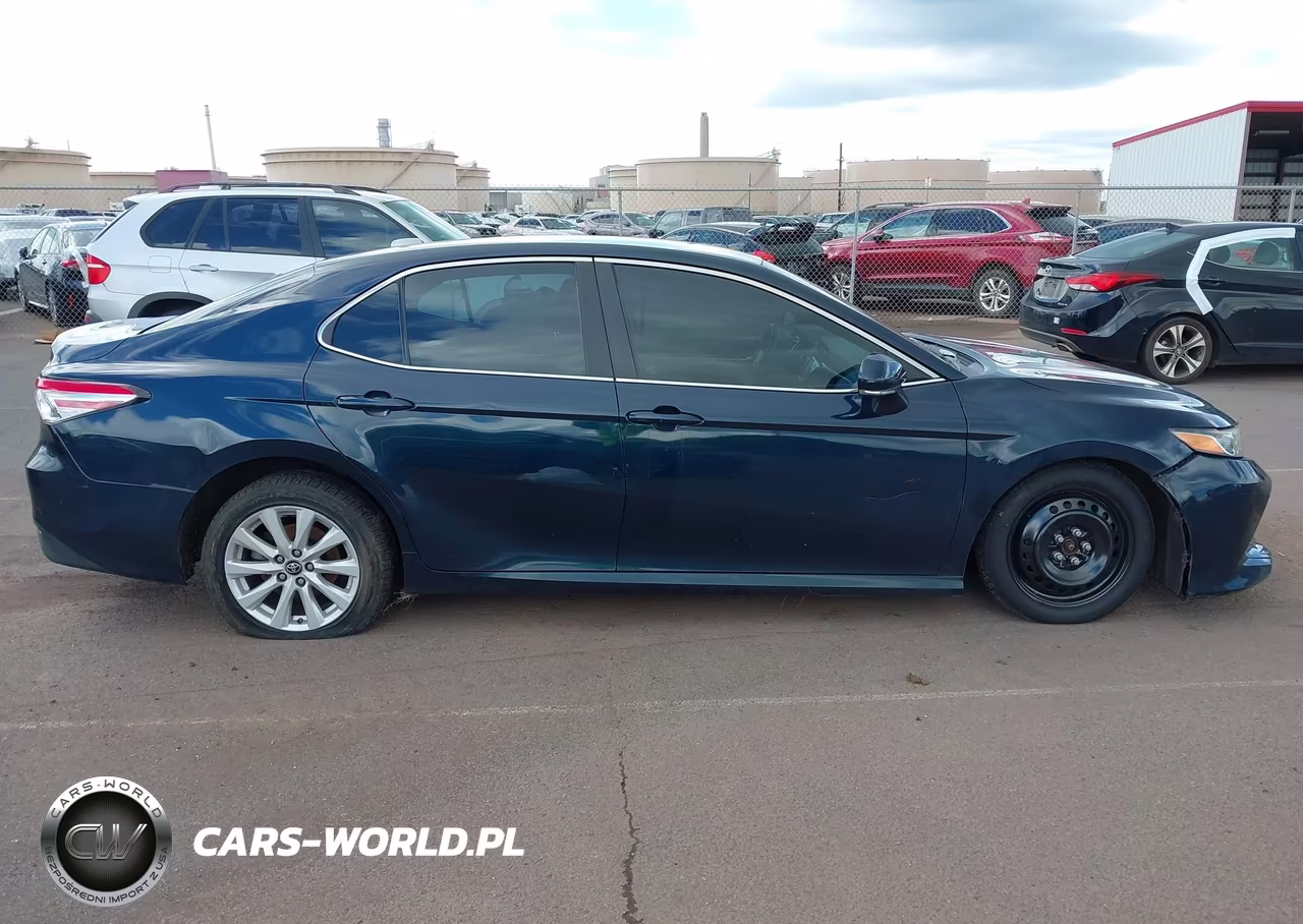 2019 Toyota Camry Le VIN:4T1B11HK6KU681130 - 13