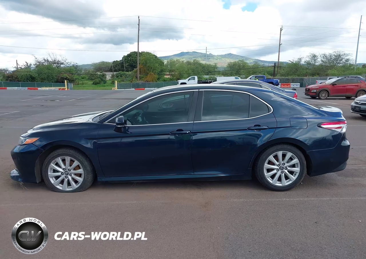 2019 Toyota Camry Le VIN:4T1B11HK6KU681130 - 14