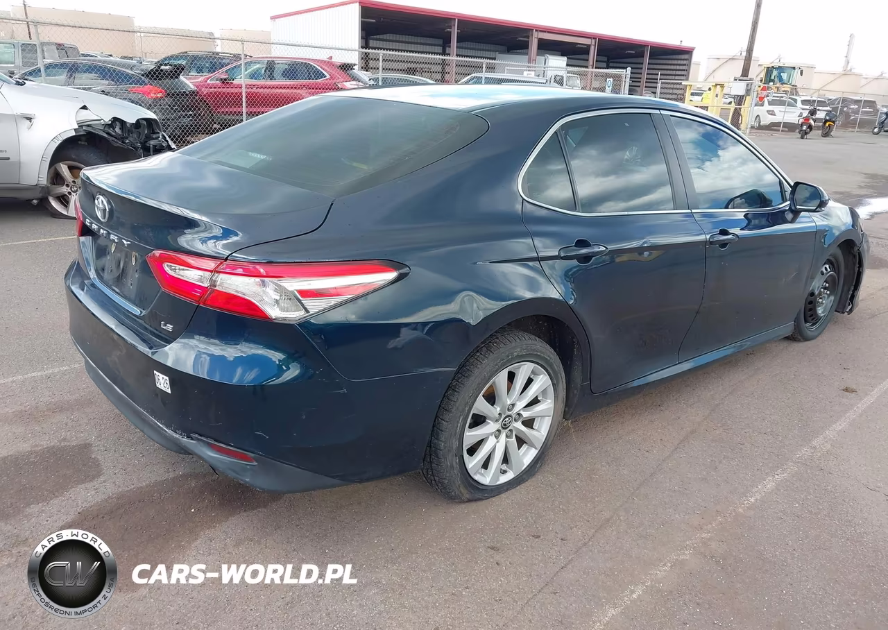2019 Toyota Camry Le VIN:4T1B11HK6KU681130 - 4