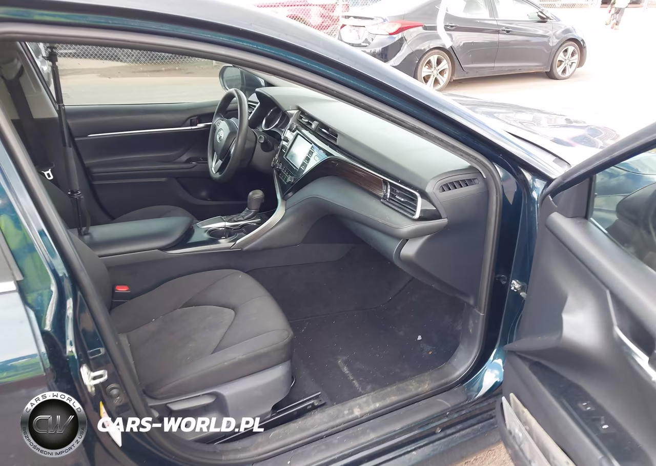 2019 Toyota Camry Le VIN:4T1B11HK6KU681130 - 5