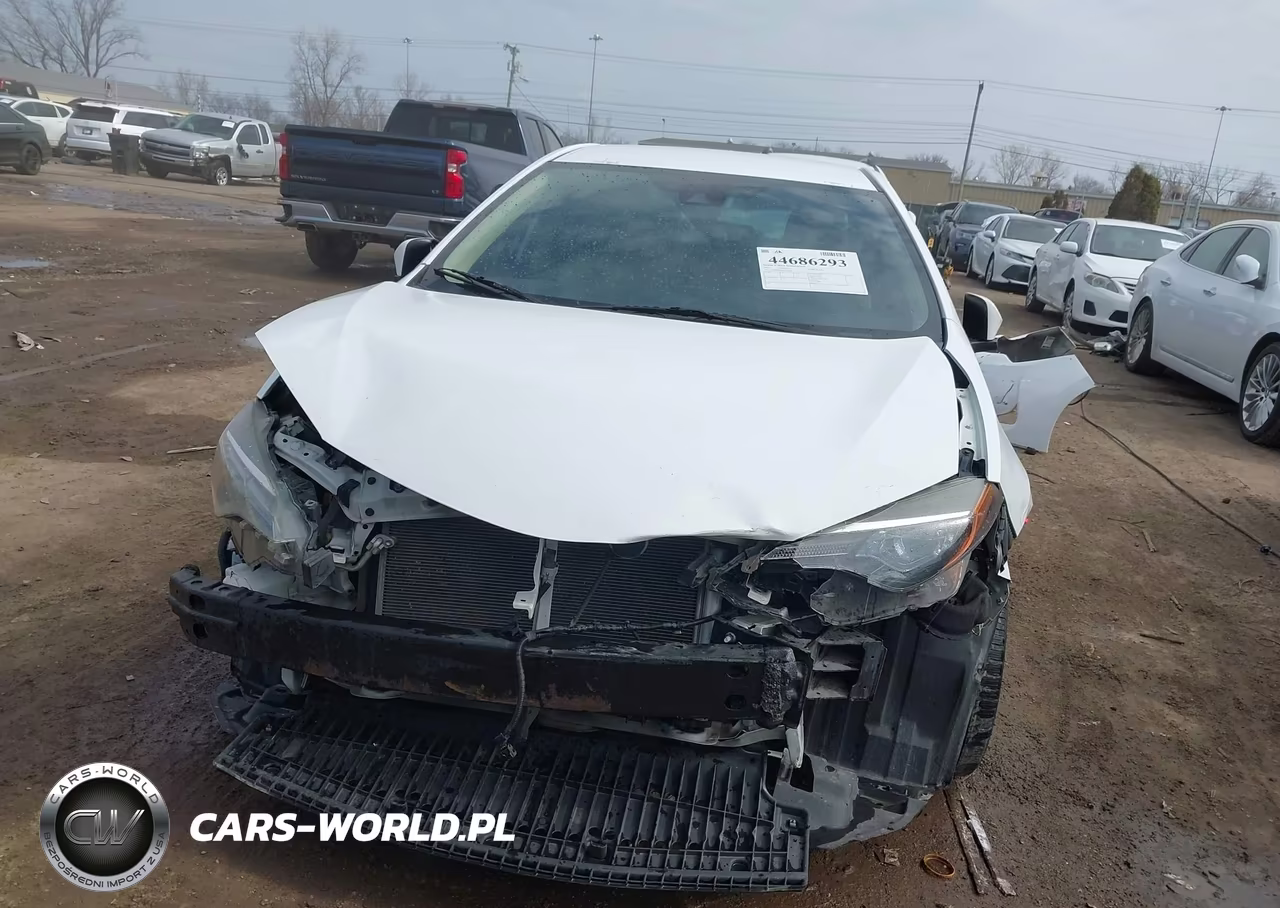 2018 Toyota Corolla Le VIN:2T1BURHE4JC122448 - 13