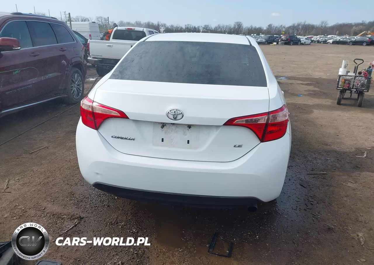 2018 Toyota Corolla Le VIN:2T1BURHE4JC122448 - 17