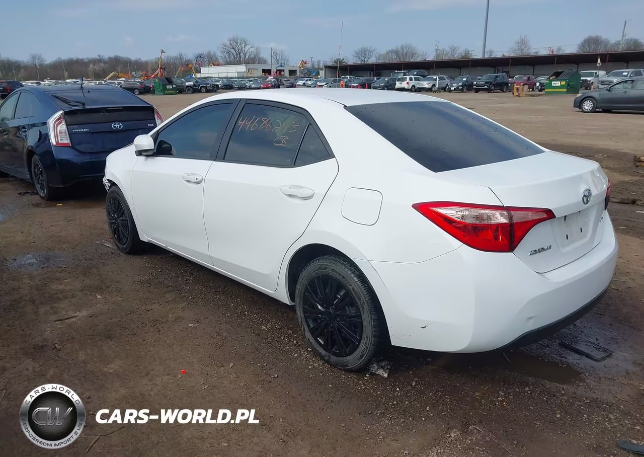 2018 Toyota Corolla Le VIN:2T1BURHE4JC122448 - 3
