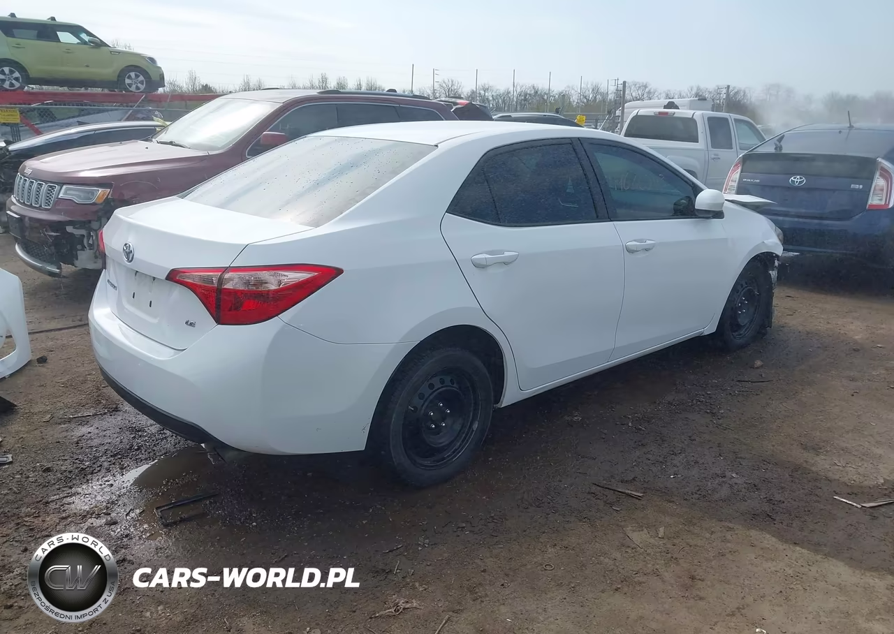 2018 Toyota Corolla Le VIN:2T1BURHE4JC122448 - 4