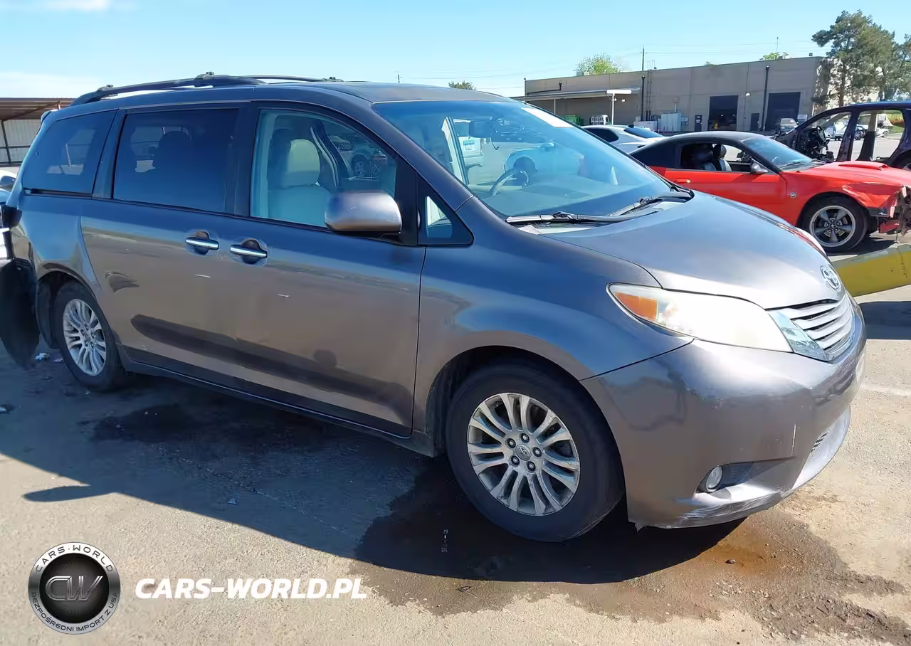 2012 Toyota Sienna Xle V6 8 Passenger