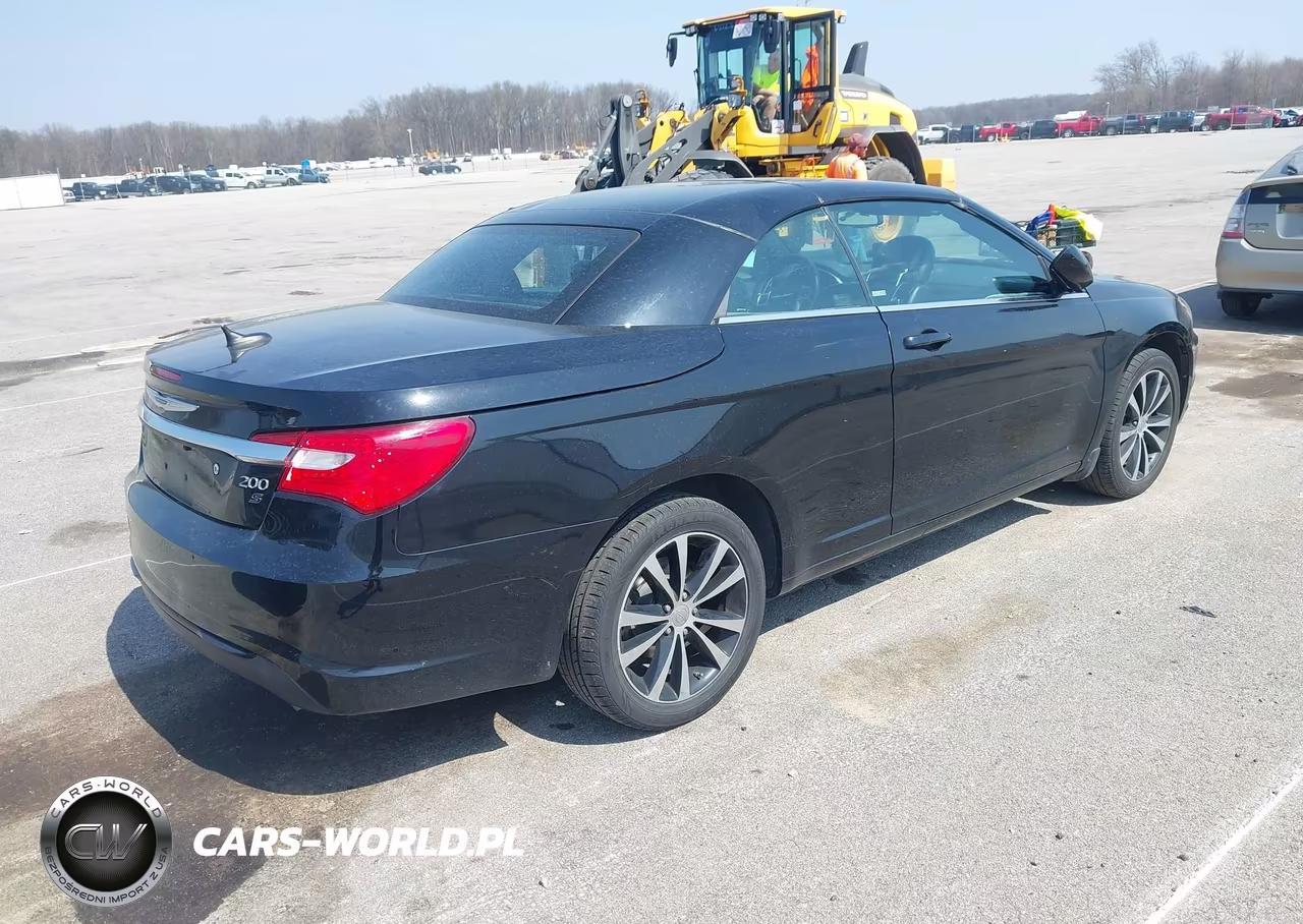 2014 Chrysler 200 S VIN:1C3BCBGG0EN157430 - 4