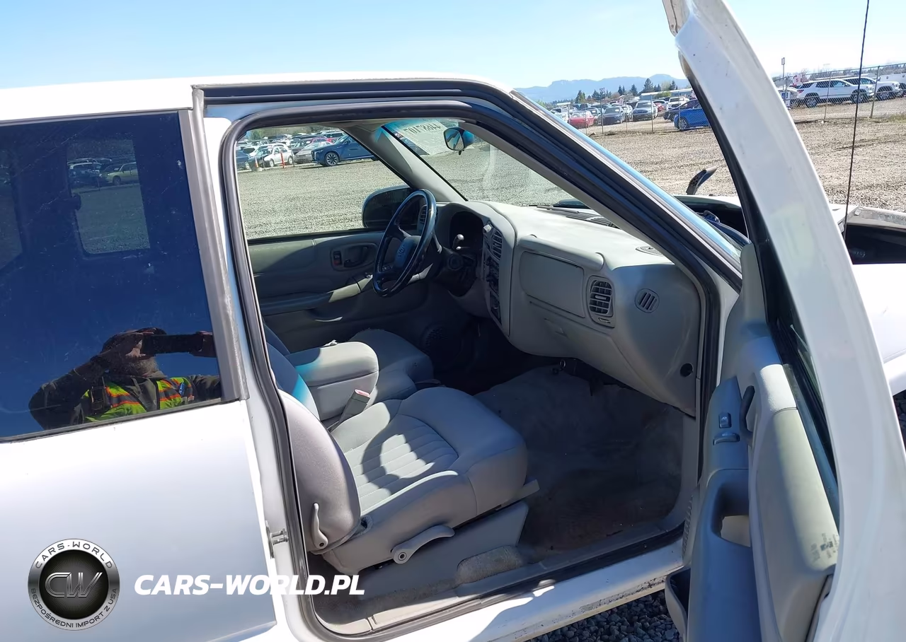2003 Chevrolet S-10 Ls VIN:1GCDT19X938124191 - 5