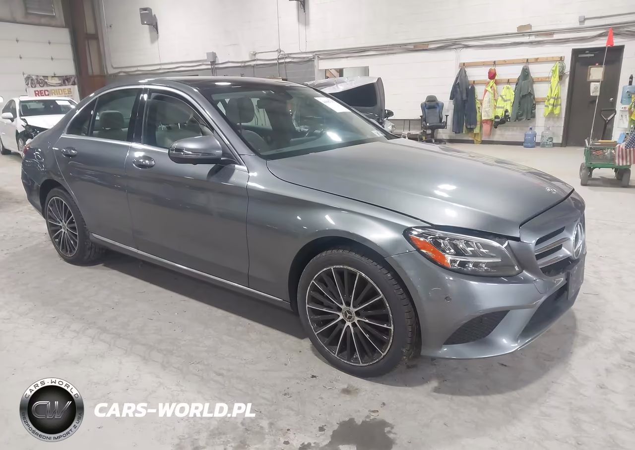 2021 Mercedes-Benz C 300 4Matic – zdjęcie 1 z 18