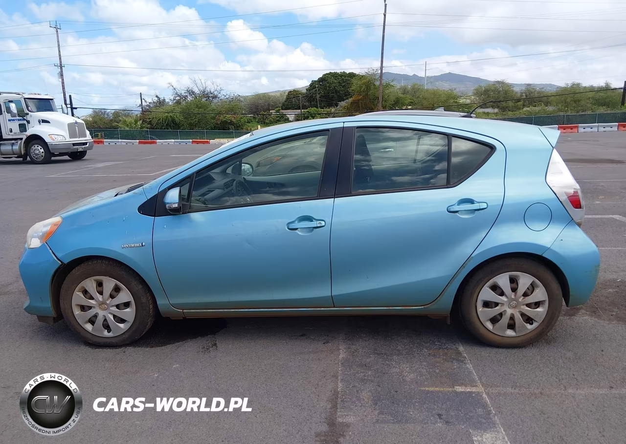 2013 Toyota Prius C Four-One-Three-Two VIN:JTDKDTB34D1048851 - 14
