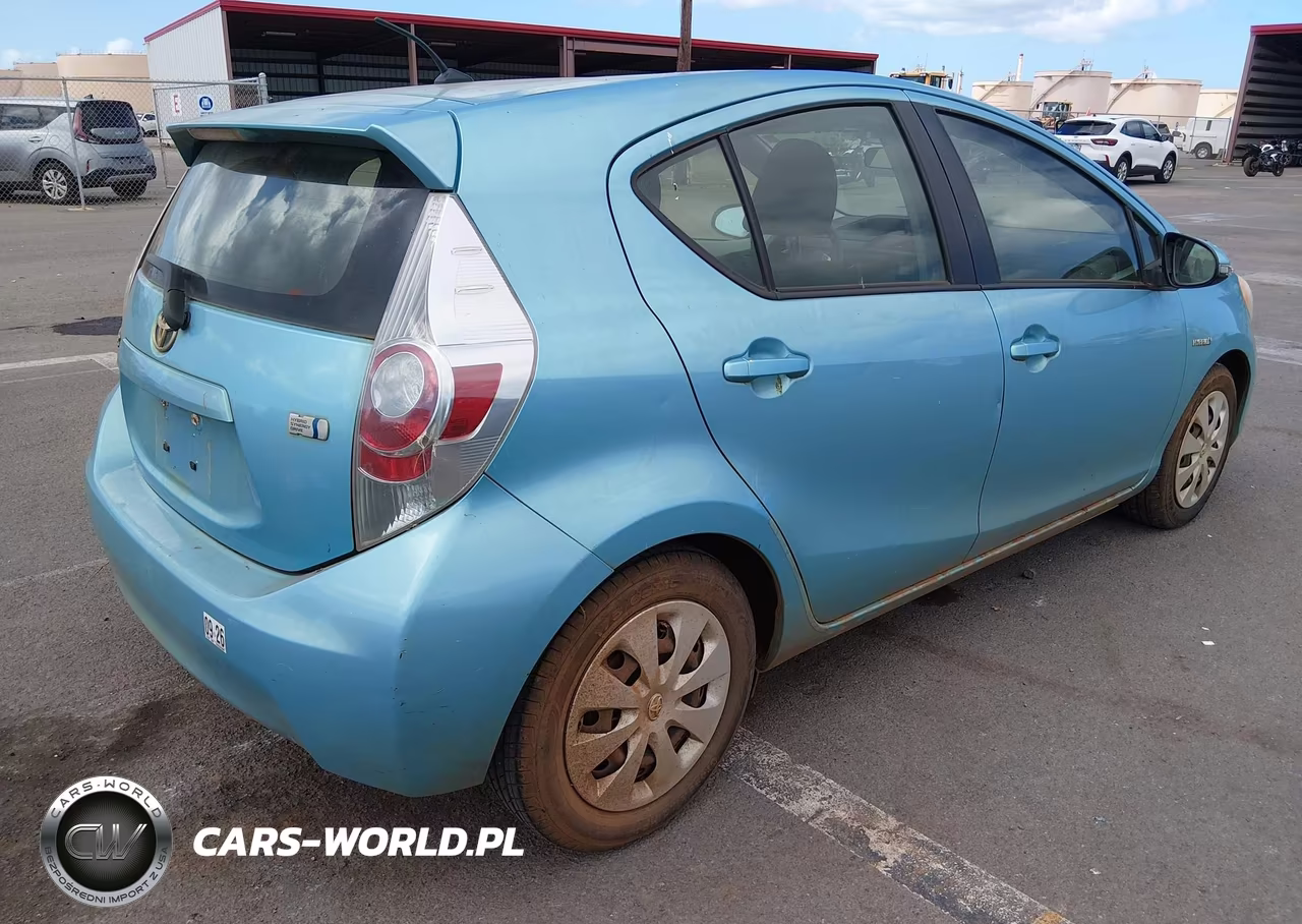 2013 Toyota Prius C Four-One-Three-Two VIN:JTDKDTB34D1048851 - 4