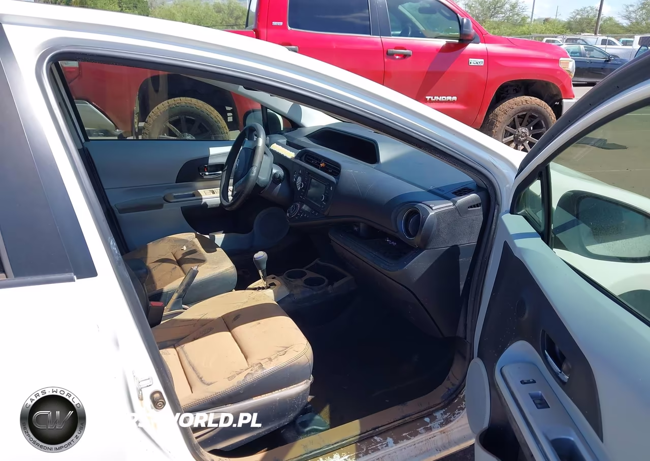 2012 Toyota Prius C Four VIN:JTDKDTB39C1031414 - 5