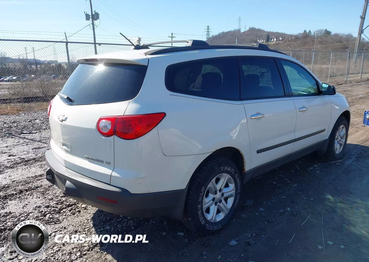 2011 Chevrolet Traverse Ls VIN:1GNKVEED0BJ106665 - 4
