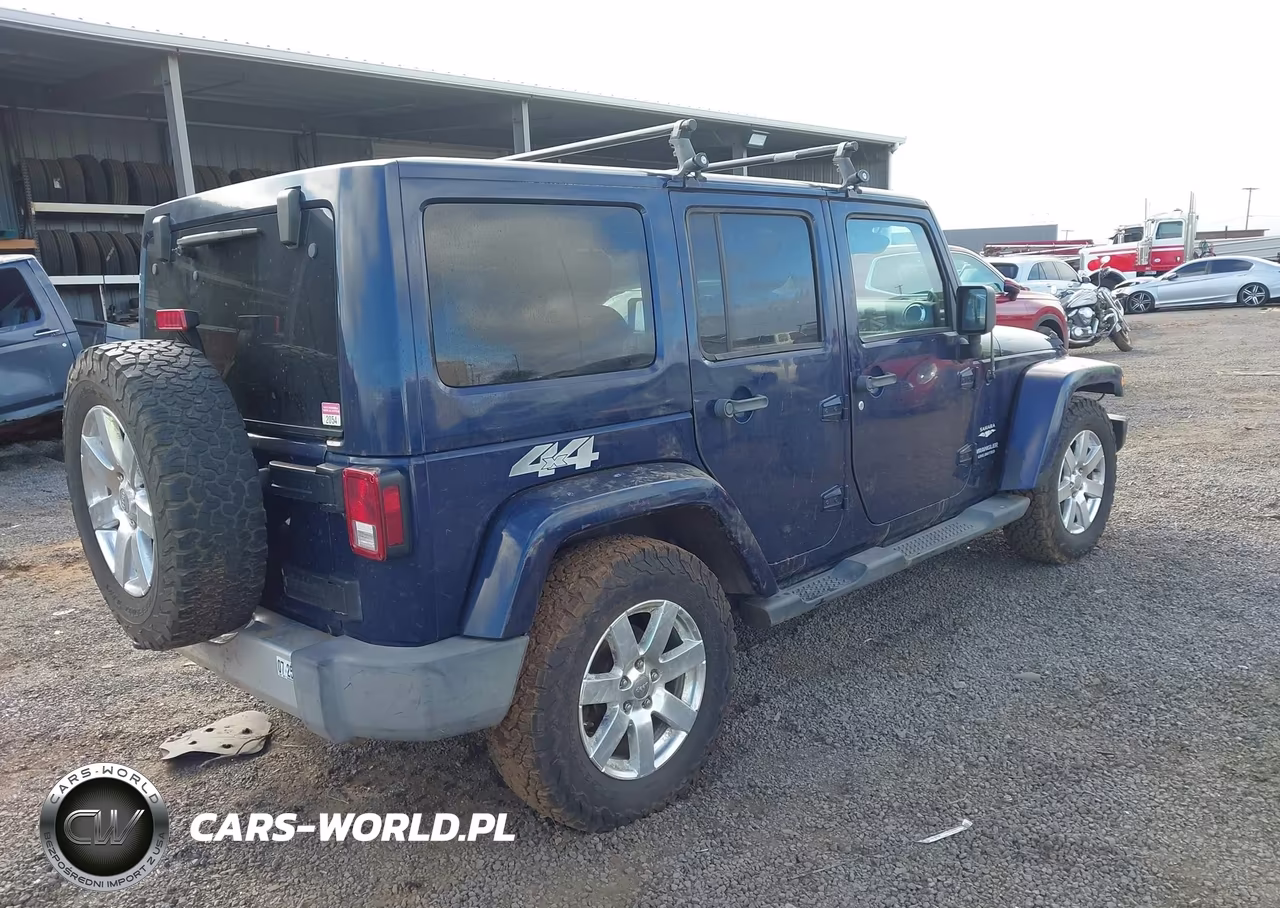 2013 Jeep Wrangler Unlimited Sahara VIN:1C4BJWEG4DL505428 - 4