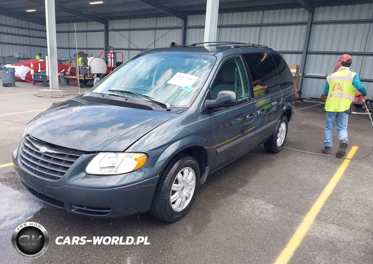 2007 Chrysler Town & Country VIN:1A4GJ45R57B120797 - 2