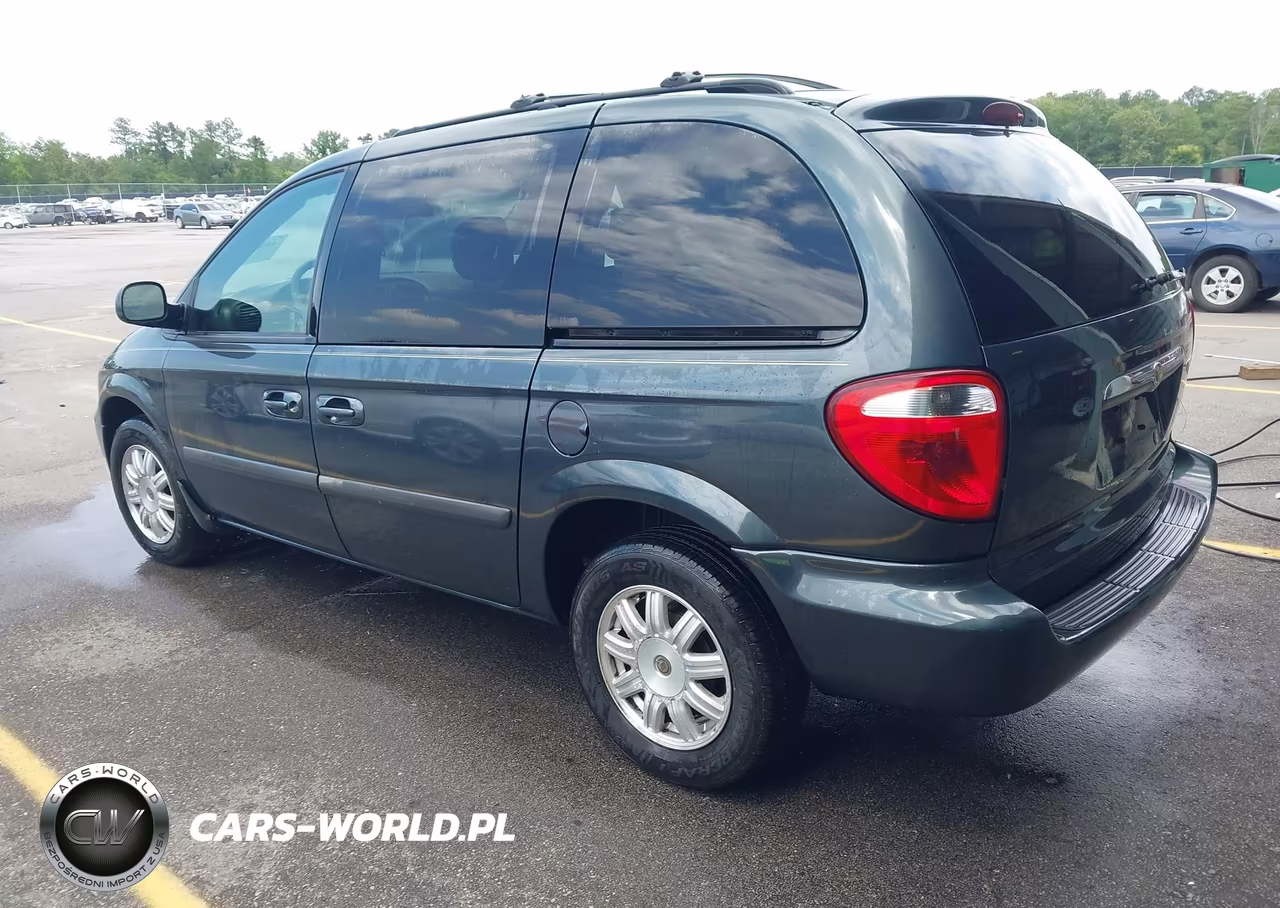 2007 Chrysler Town & Country VIN:1A4GJ45R57B120797 - 3