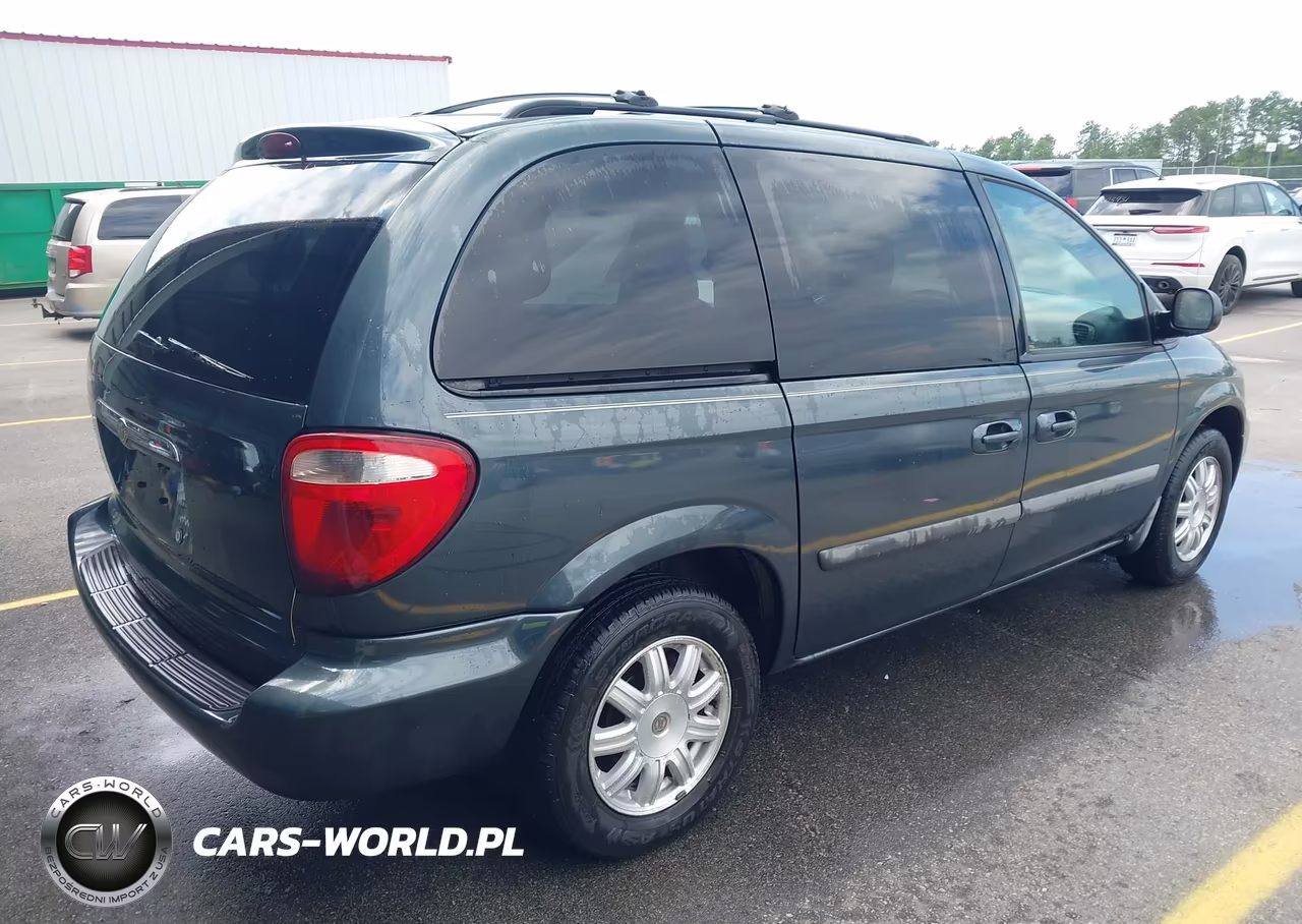 2007 Chrysler Town & Country VIN:1A4GJ45R57B120797 - 4