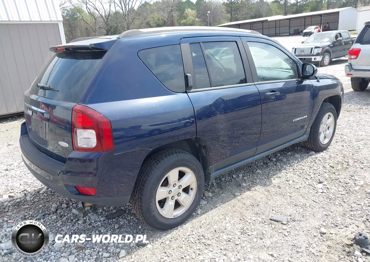 2015 Jeep Compass Latitude VIN:1C4NJCEA4FD437328 - 4