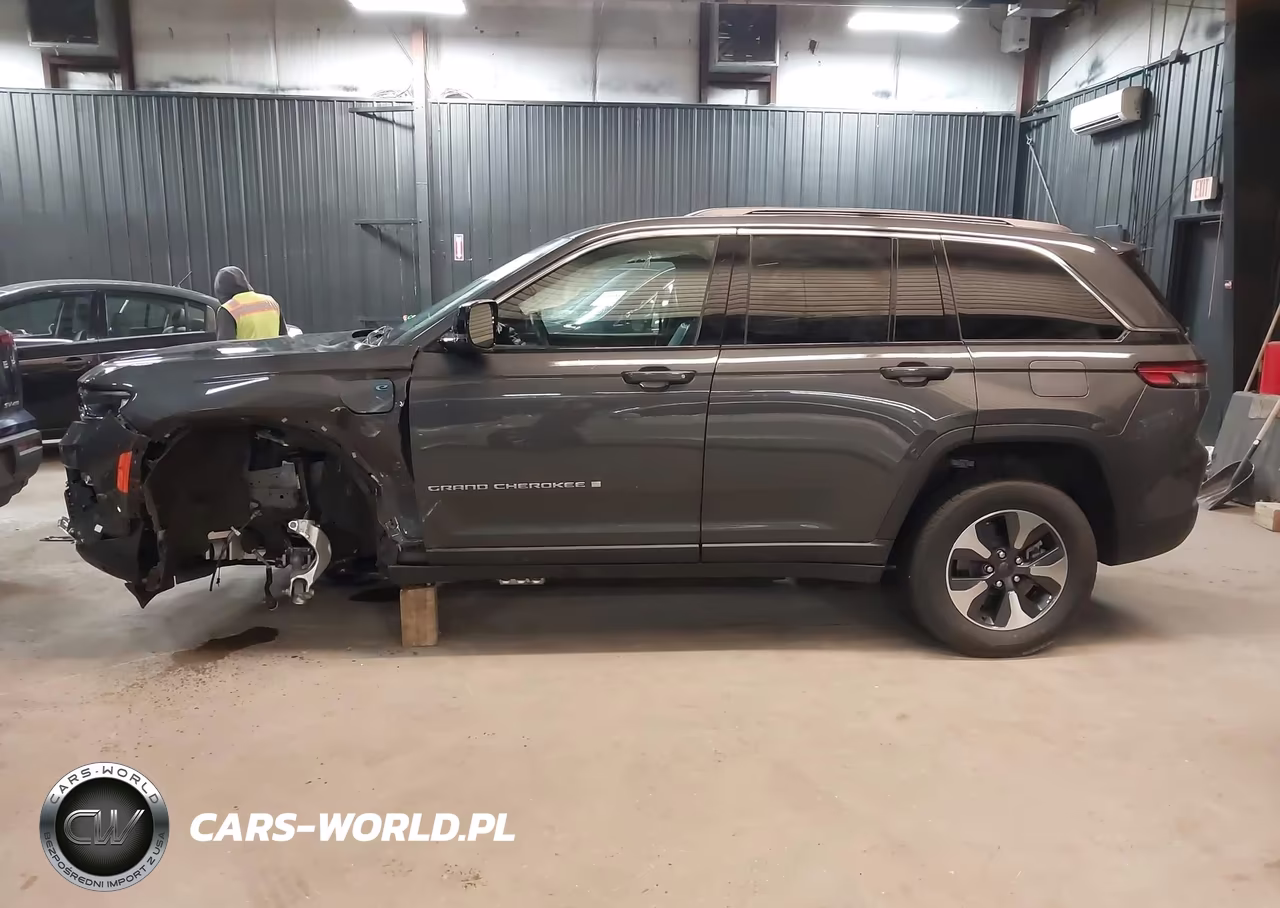 2024 Jeep Grand Cherokee 4Xe VIN:1C4RJYB69RC130889 - 15