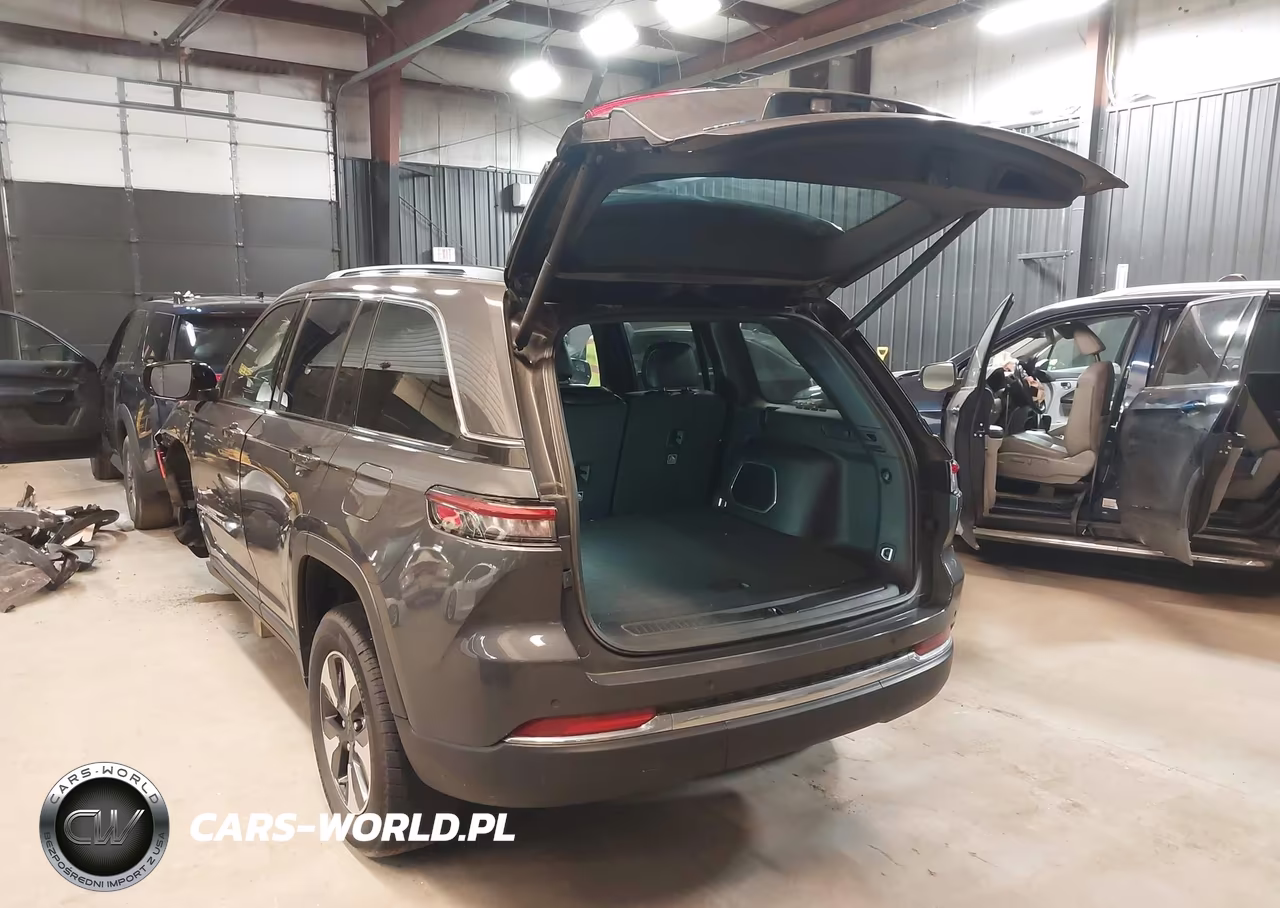 2024 Jeep Grand Cherokee 4Xe VIN:1C4RJYB69RC130889 - 3