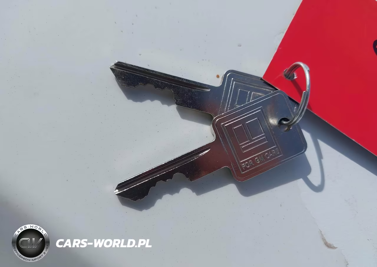 1981 Chevrolet C10 VIN:1GCEC14H2BS185372 - 11