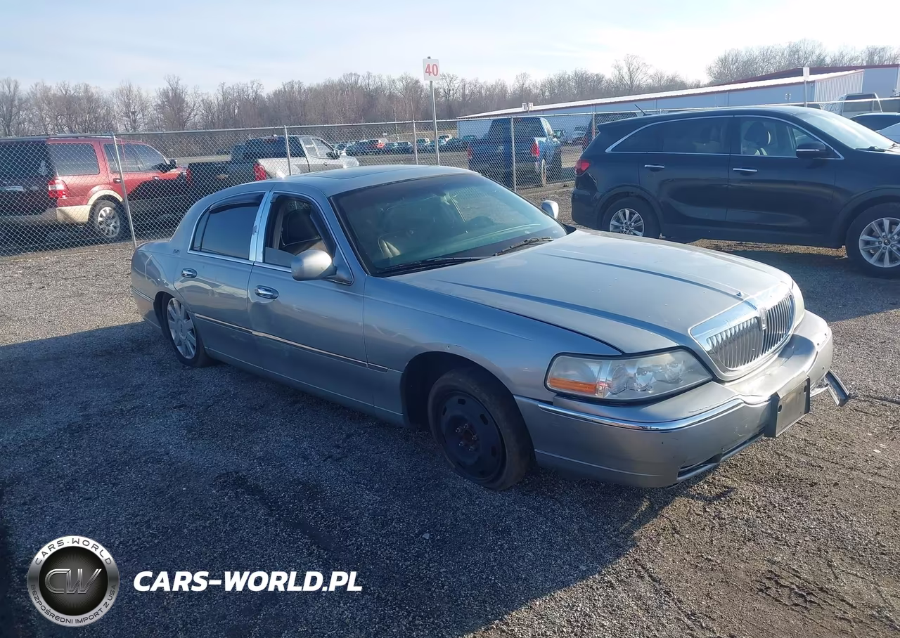 2006 Lincoln Town Car Signature Limited