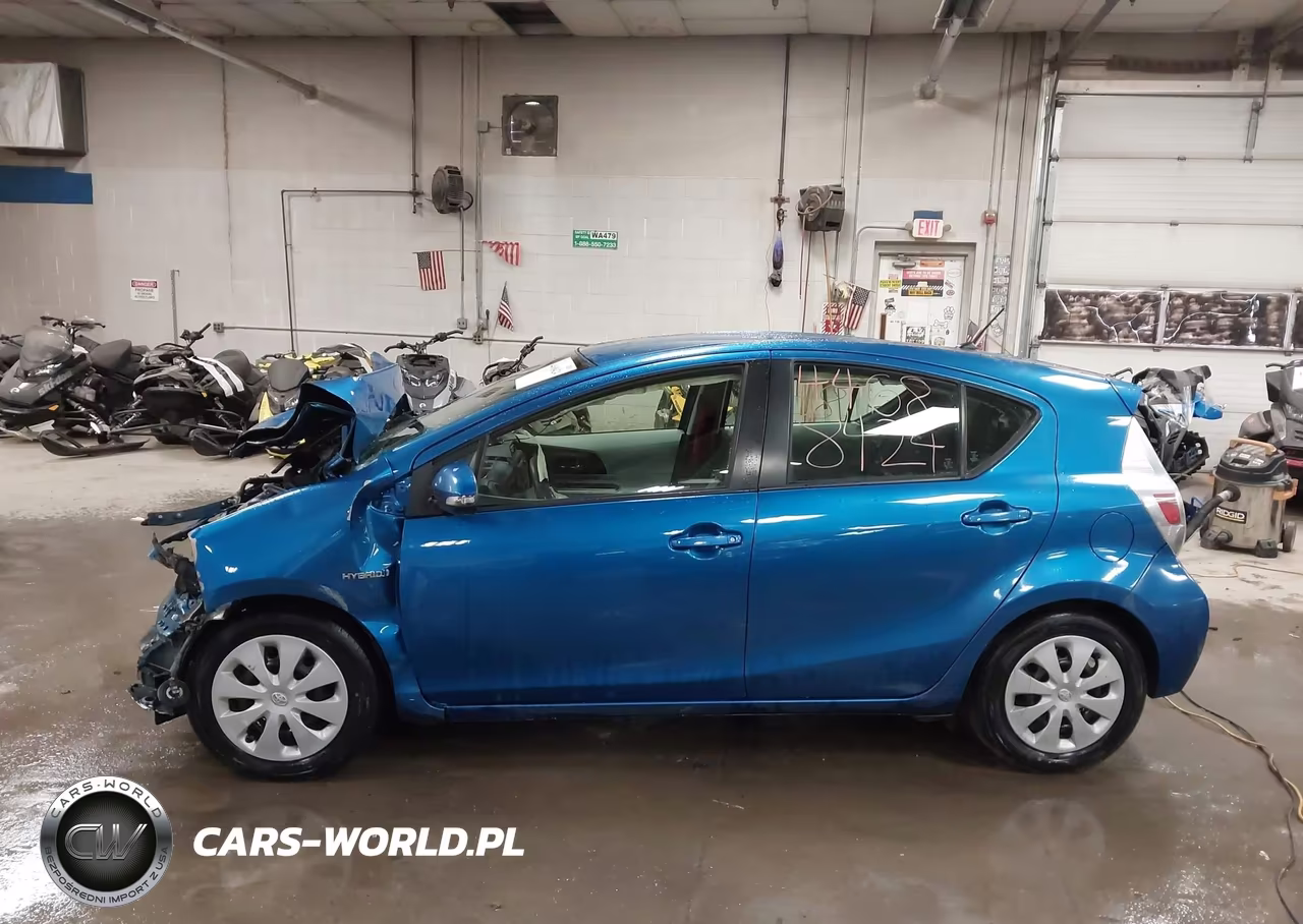 2014 Toyota Prius C Two VIN:JTDKDTB33E1077940 - 15