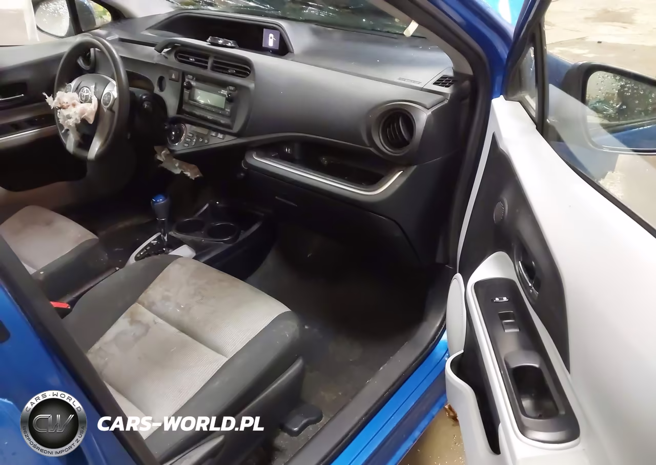 2014 Toyota Prius C Two VIN:JTDKDTB33E1077940 - 5