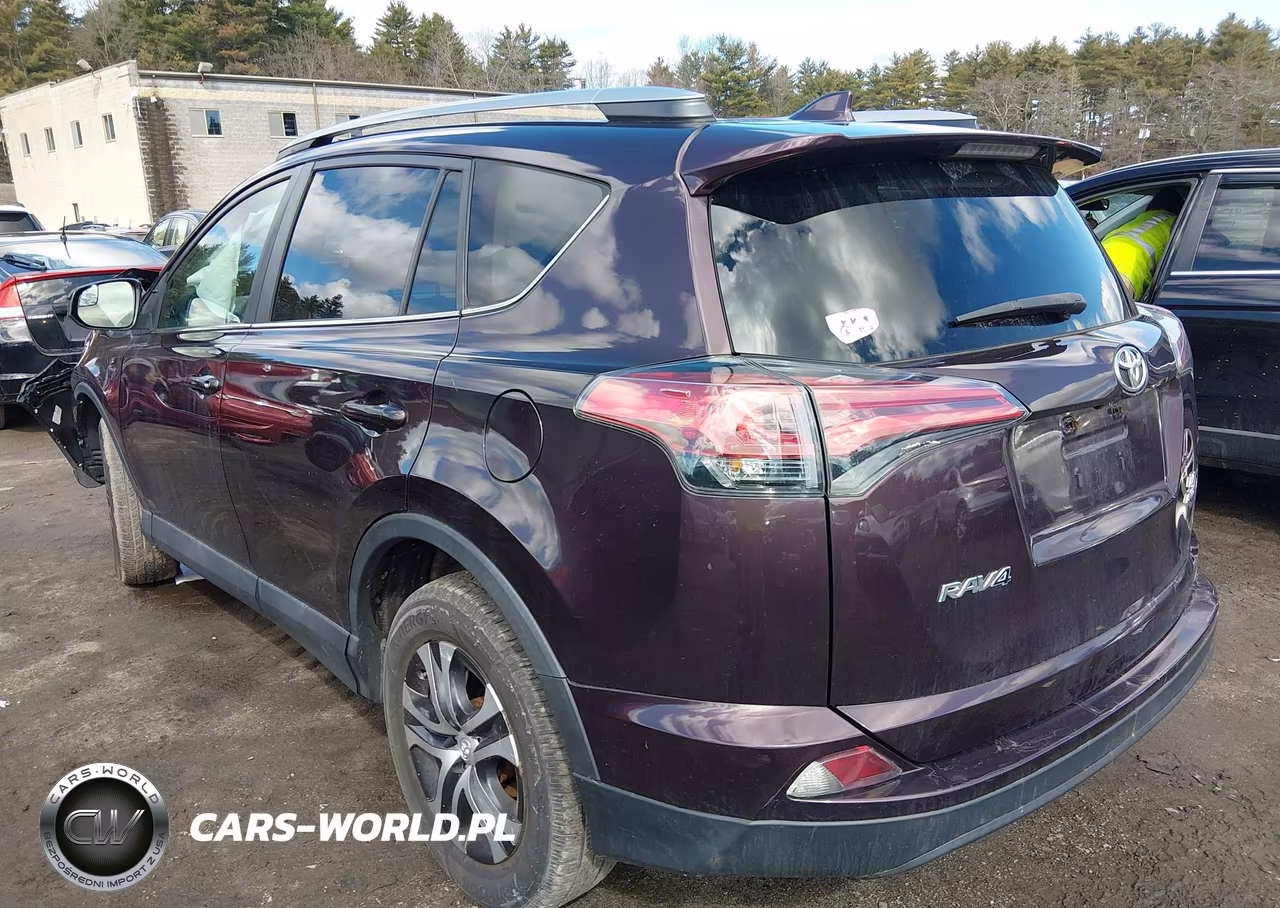 2018 Toyota Rav4 Le VIN:2T3BFREV0JW812153 - 3