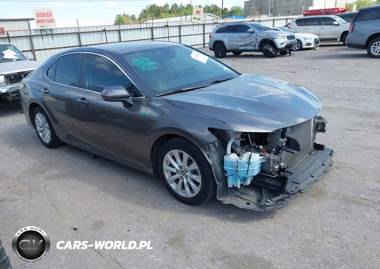 2020 Toyota Camry Le – zdjęcie 1 z 17