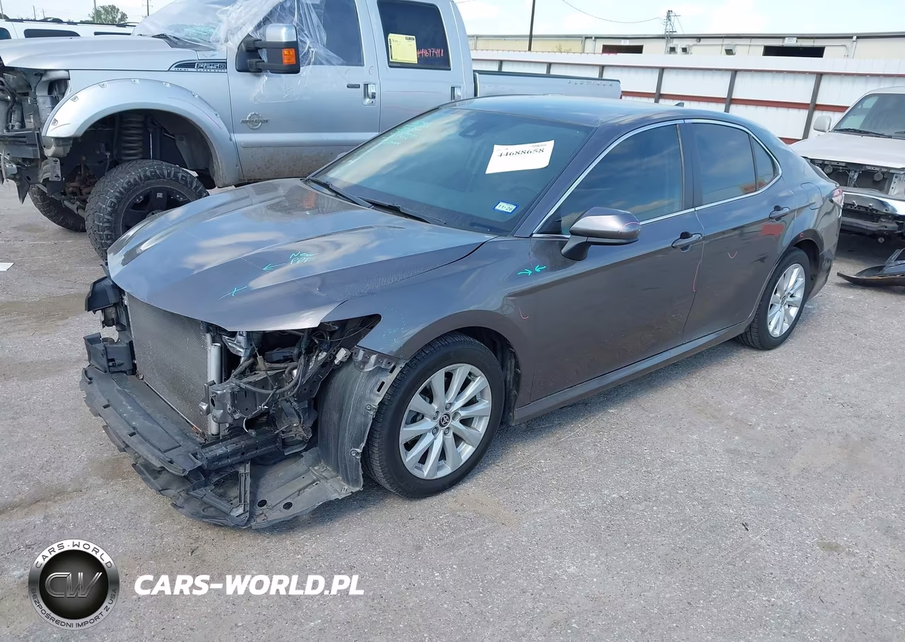 2020 Toyota Camry Le VIN:4T1C11AKXLU996657 - 2