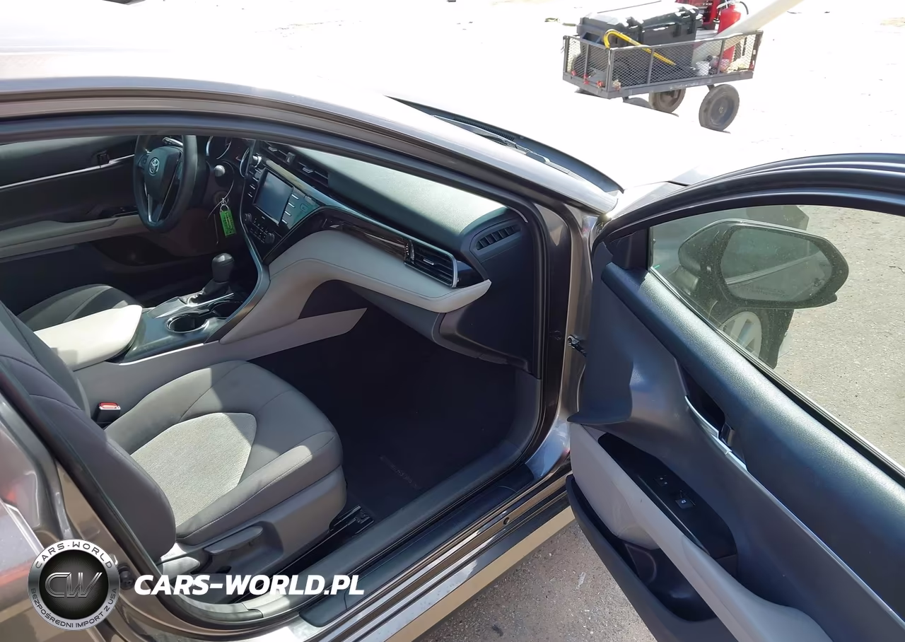 2020 Toyota Camry Le VIN:4T1C11AKXLU996657 - 5