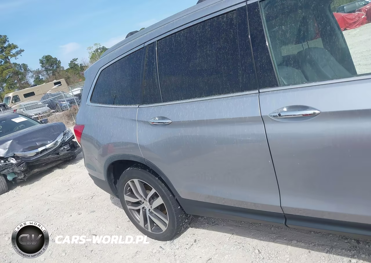 2017 Honda Pilot Elite VIN:5FNYF6H05HB066453 - 6
