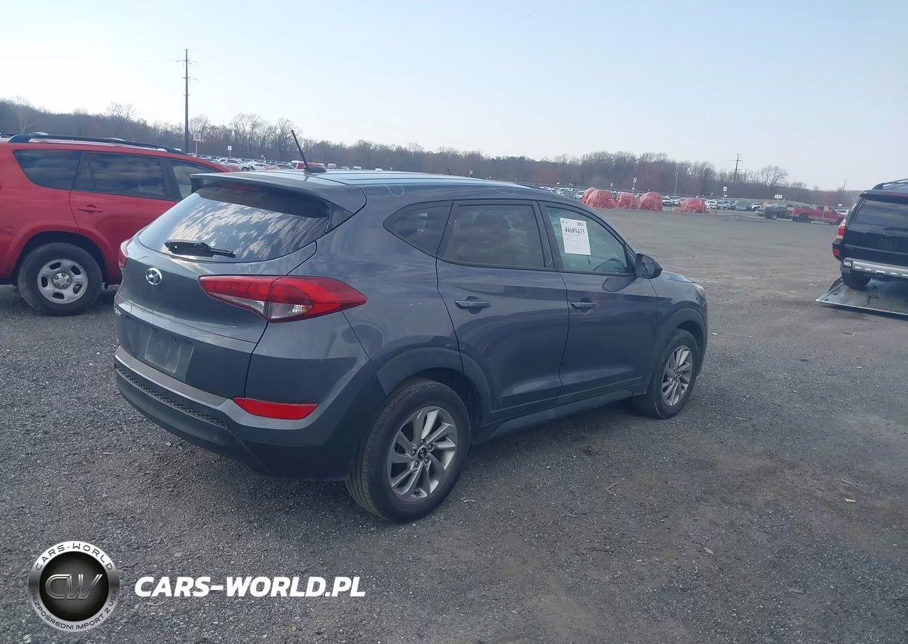 2017 Hyundai Tucson Se VIN:KM8J23A45HU545225 - 4