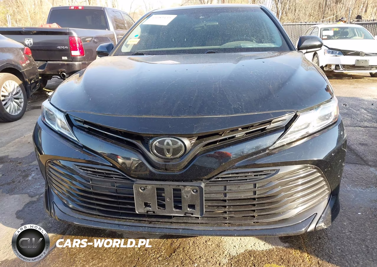 2018 Toyota Camry Le VIN:4T1B11HK3JU083477 - 13