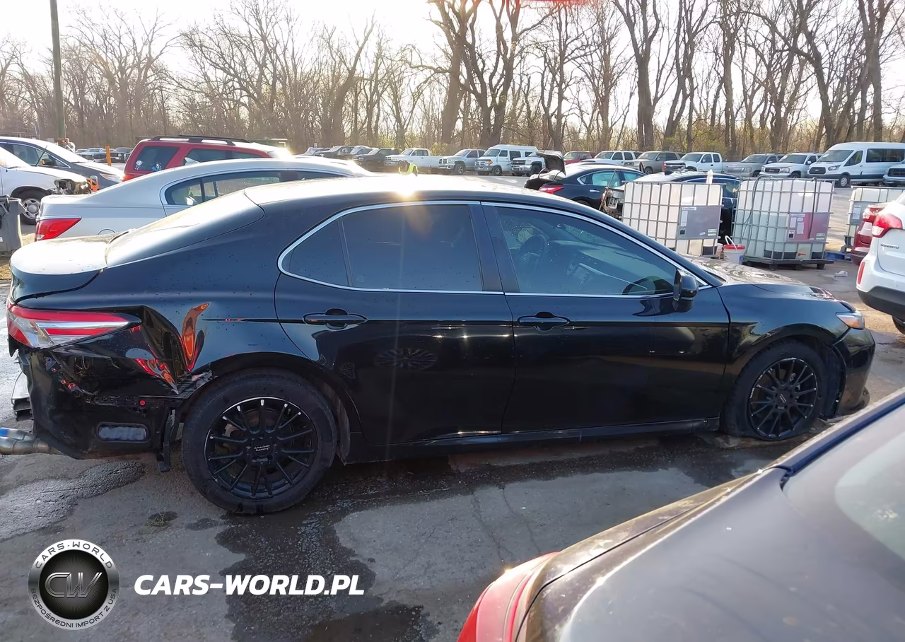 2018 Toyota Camry Le VIN:4T1B11HK3JU083477 - 14