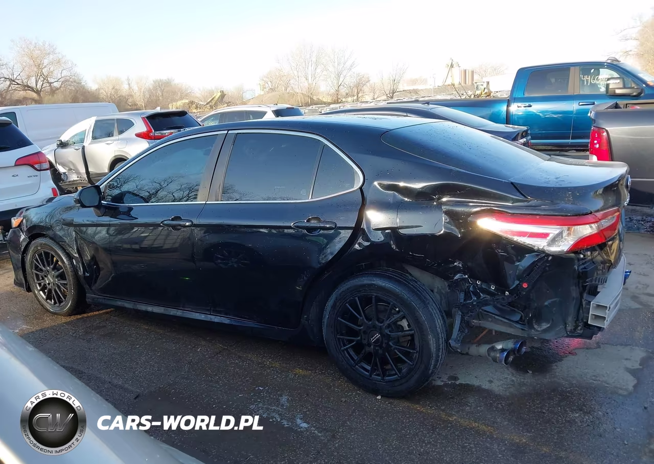 2018 Toyota Camry Le VIN:4T1B11HK3JU083477 - 15