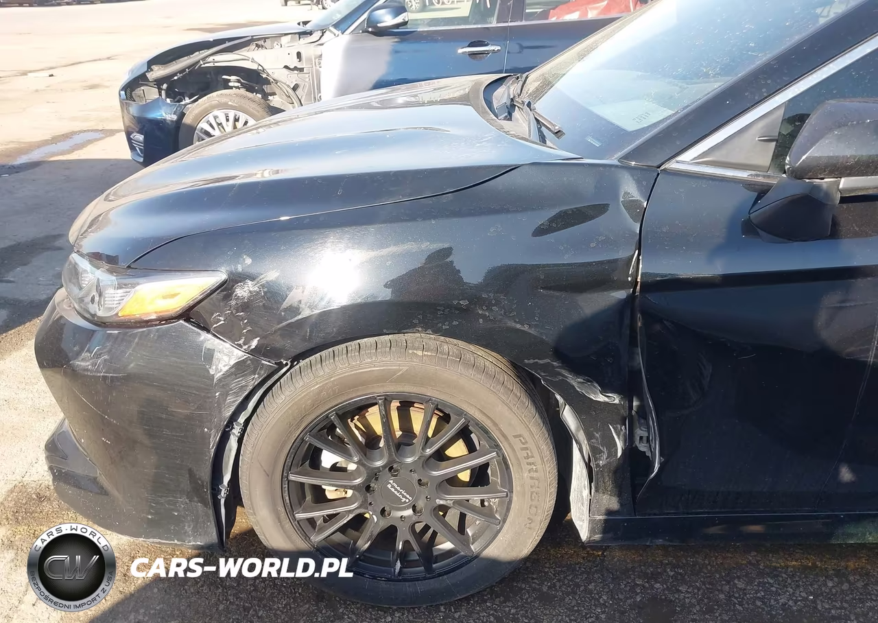 2018 Toyota Camry Le VIN:4T1B11HK3JU083477 - 18