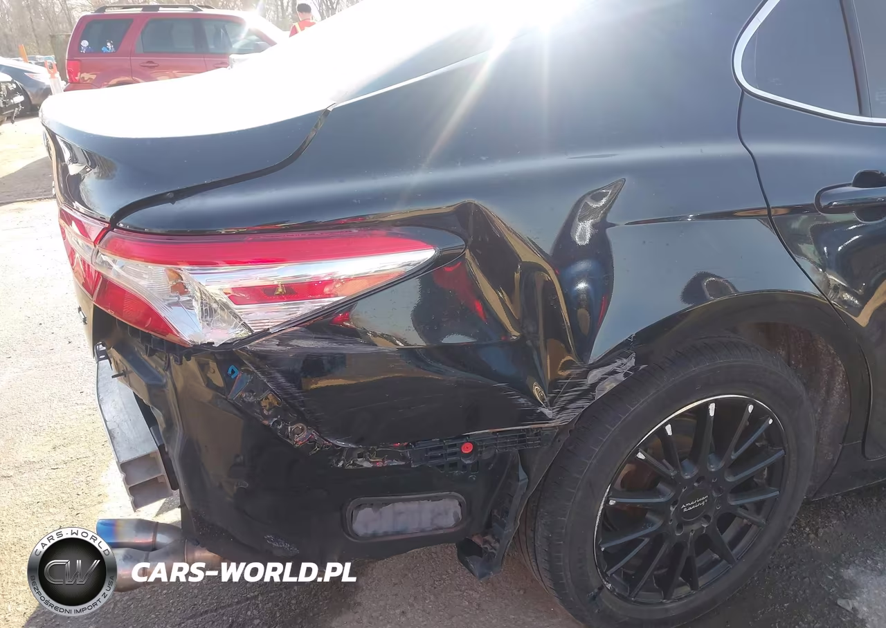 2018 Toyota Camry Le VIN:4T1B11HK3JU083477 - 19