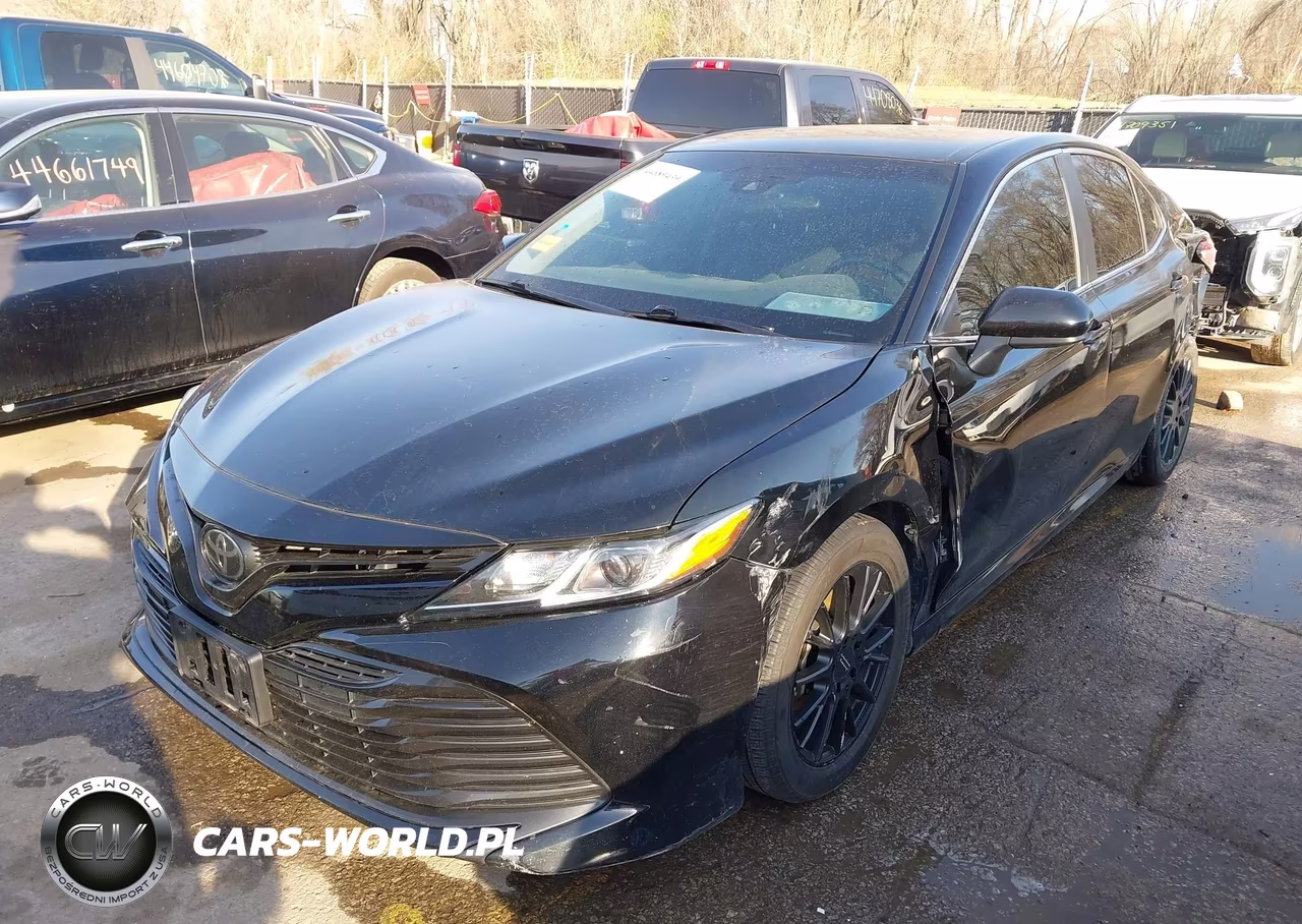 2018 Toyota Camry Le VIN:4T1B11HK3JU083477 - 2