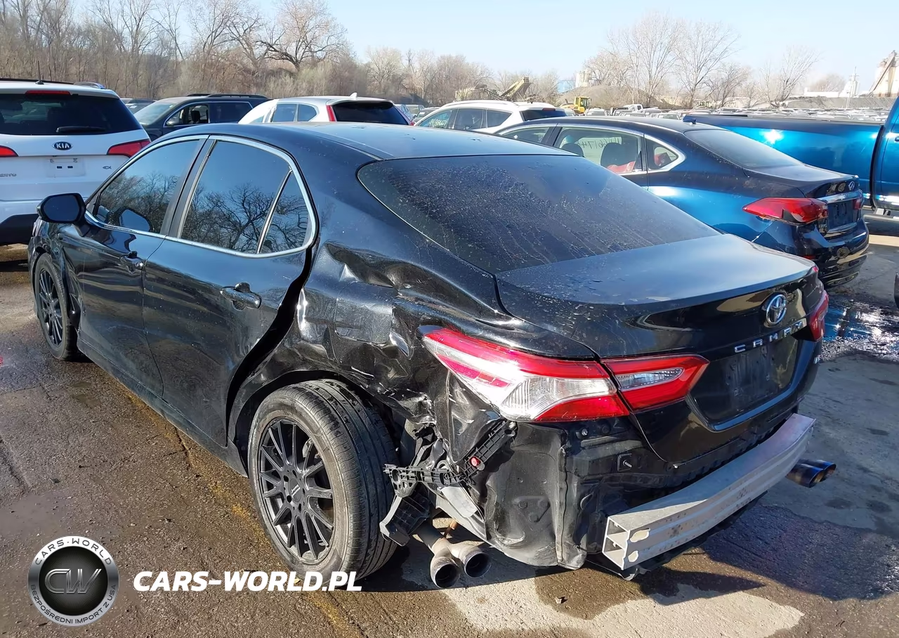 2018 Toyota Camry Le VIN:4T1B11HK3JU083477 - 3