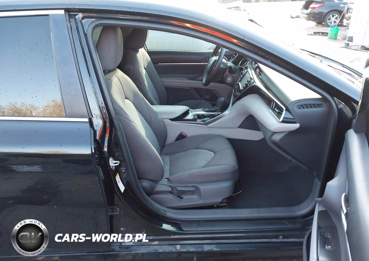 2018 Toyota Camry Le VIN:4T1B11HK3JU083477 - 5